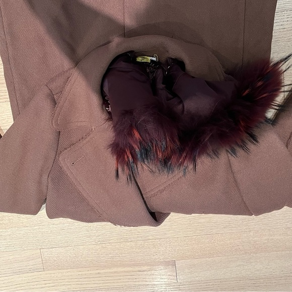 Brown wool peacoat with detachable fur collar - Picture 6 of 7
